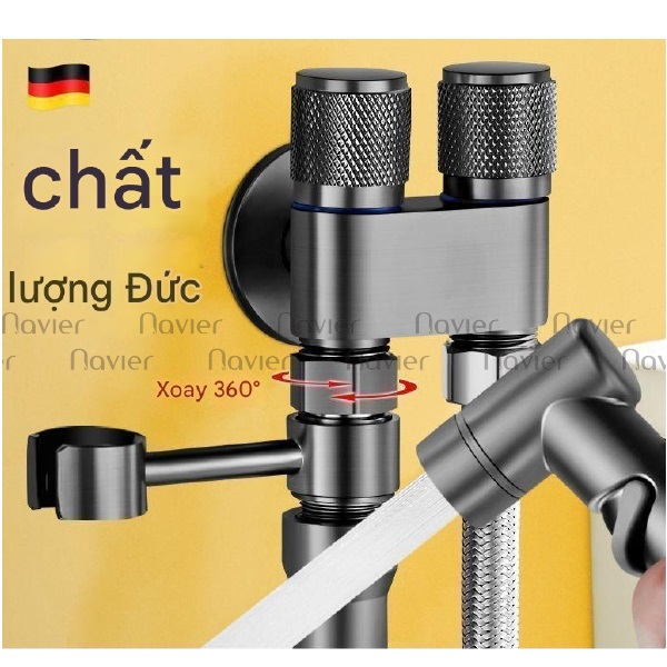 Với thiết kế dạng đầu hoa sen, vòi xịt tăng áp không chỉ tạo lực nước mạnh mà còn giúp tiết kiệm nước hiệu quả hơn so với các loại vòi xịt thông thường.