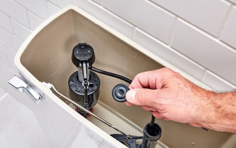 Van cấp nước gặp vấn đề làm cho bồn cầu bị rỉ nước