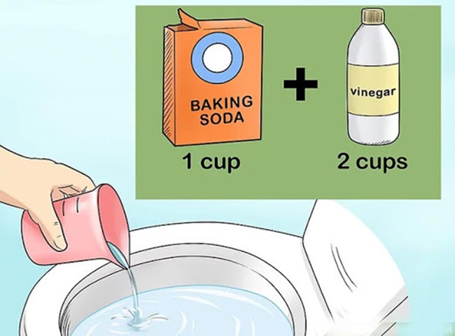 Có thể dùng baking soda kết hợp với giấm để xử lý tình trạng bồn cầu bị tắc không thoát được nước.