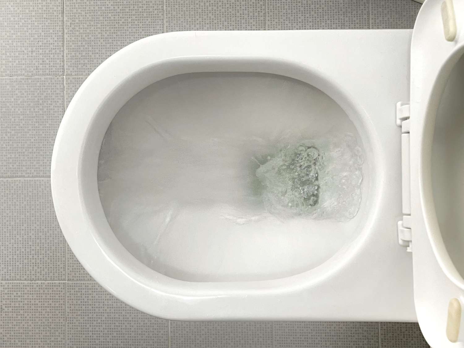 Các dấu hiệu cho thấy bồn cầu thoát nước chậm hoặc không trôi